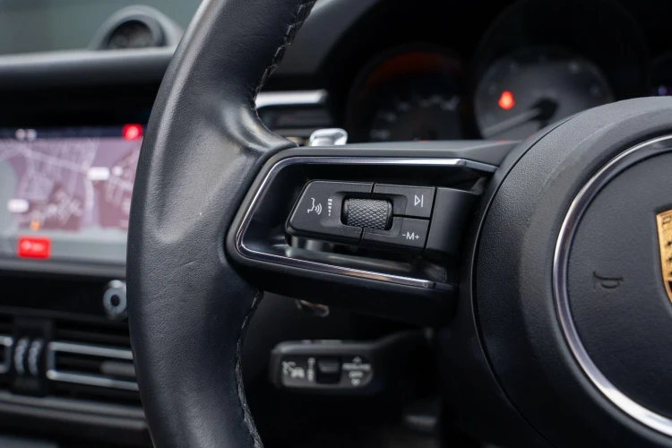 Vehicle Image 25