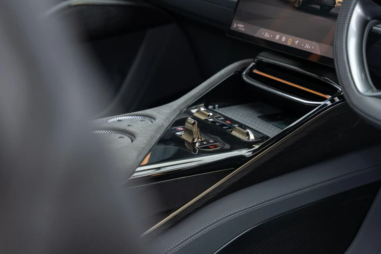 Vehicle Image 30