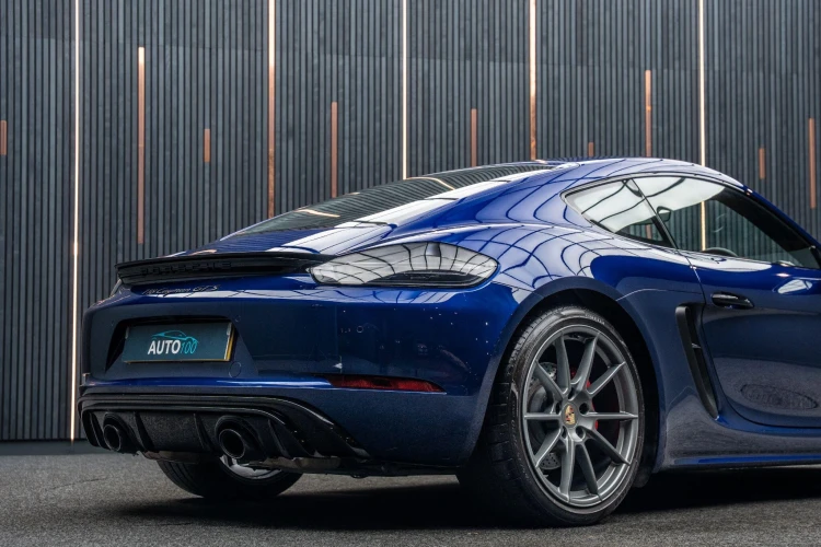 Vehicle Image 21