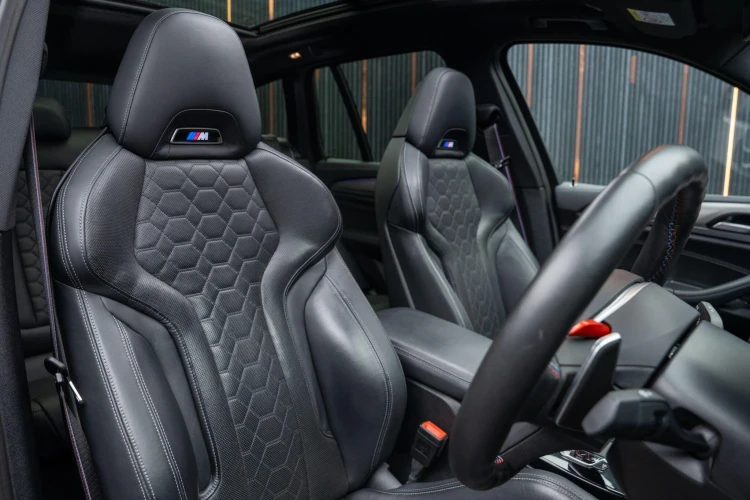 Vehicle Image 12