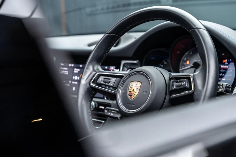 Vehicle Image 11