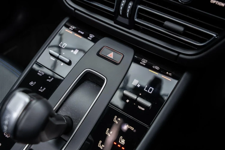 Vehicle Image 30