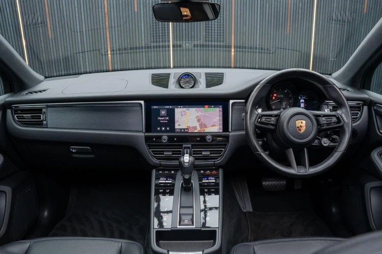 Vehicle Image 38