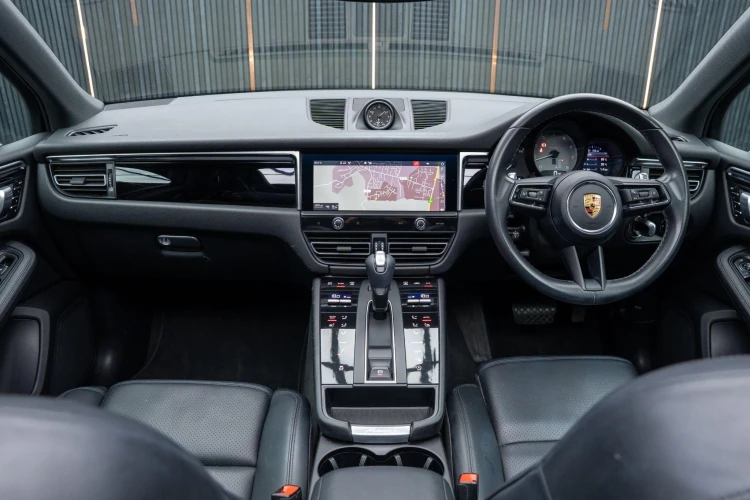 Vehicle Image 6