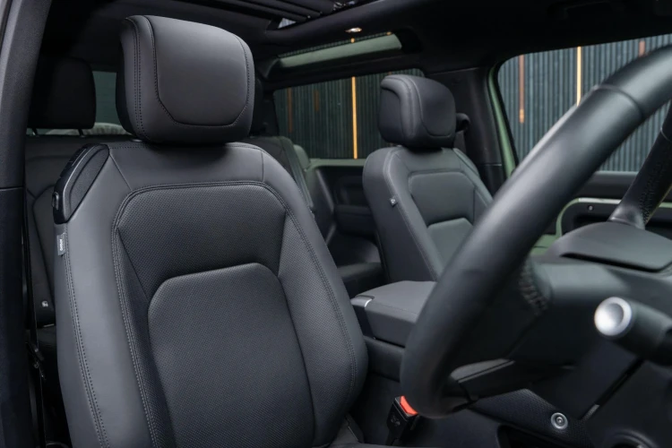 Vehicle Image 12