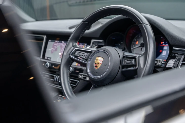 Vehicle Image 21