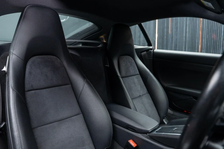 Vehicle Image 32