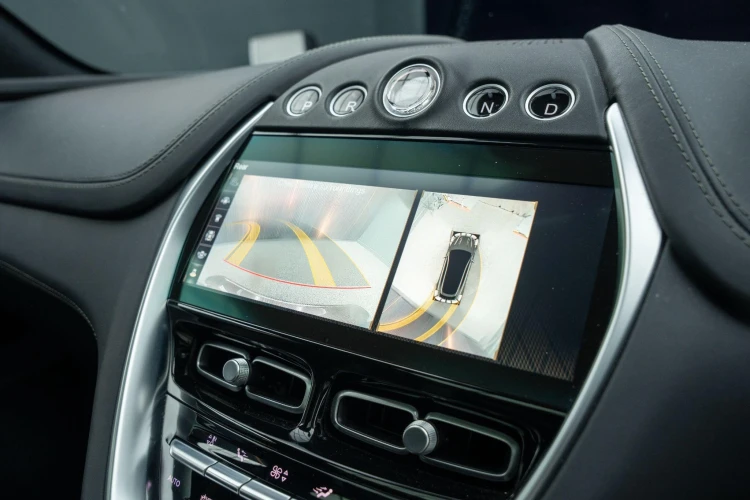Vehicle Image 6