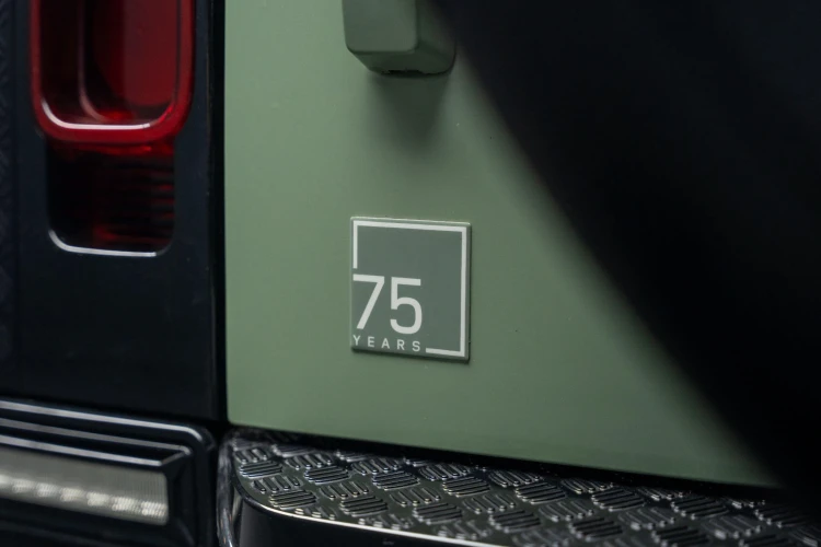 Vehicle Image 25