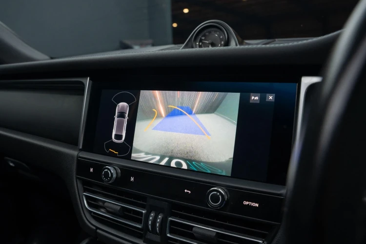 Vehicle Image 6
