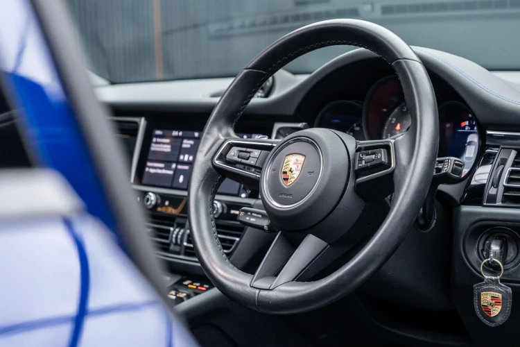 Vehicle Image 21