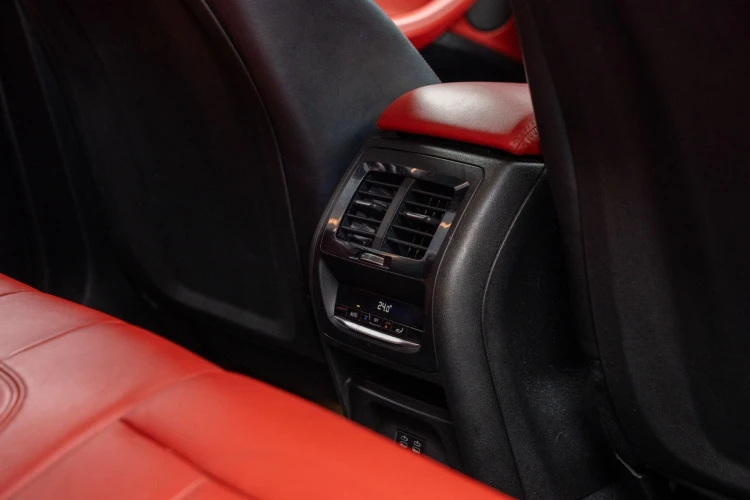 Vehicle Image 30