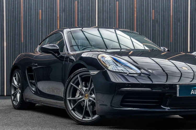 Vehicle Image 9