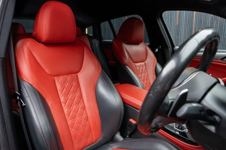Vehicle Image 12