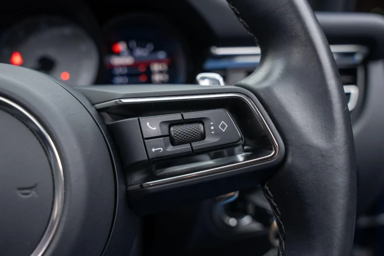 Vehicle Image 33