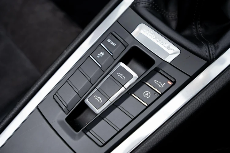Vehicle Image 16