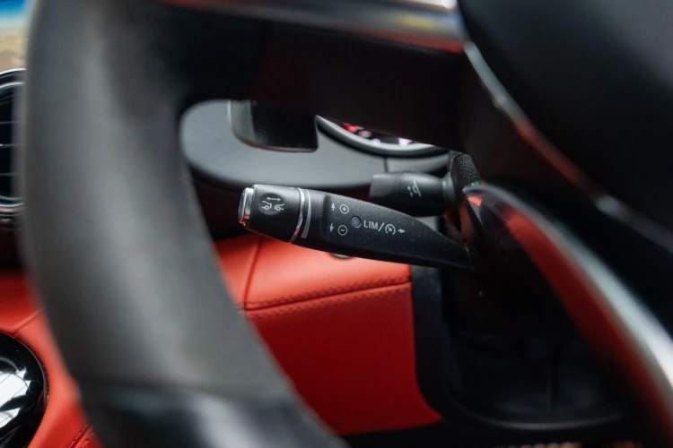 Vehicle Image 30