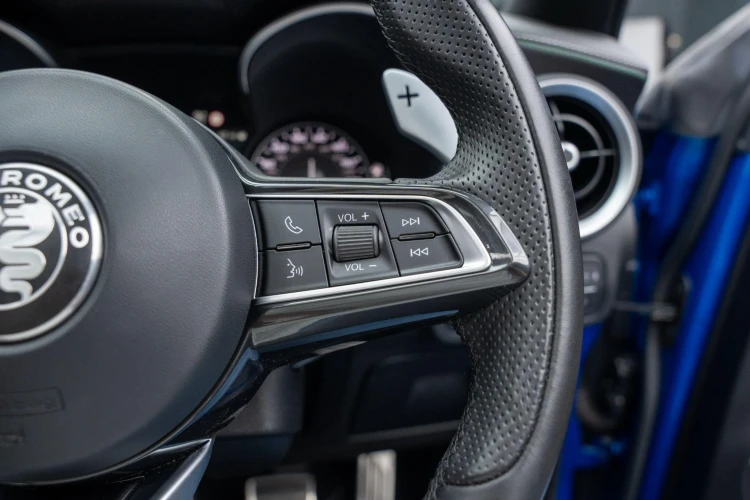 Vehicle Image 32