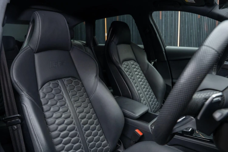 Vehicle Image 12