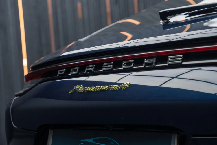 Vehicle Image 25
