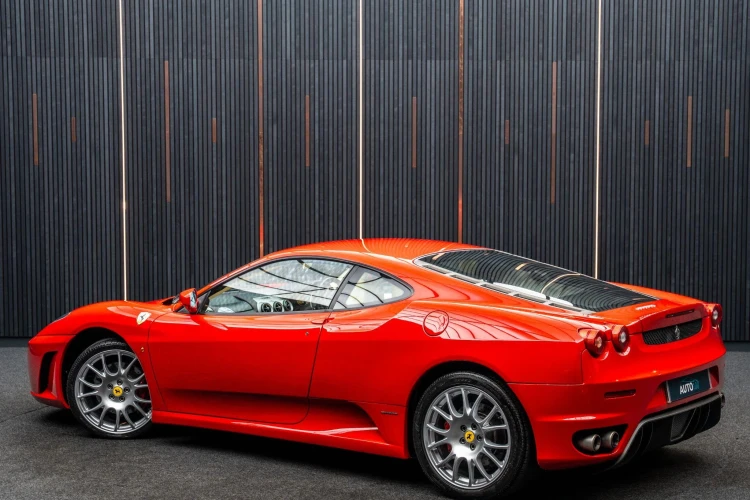 Vehicle Image 32