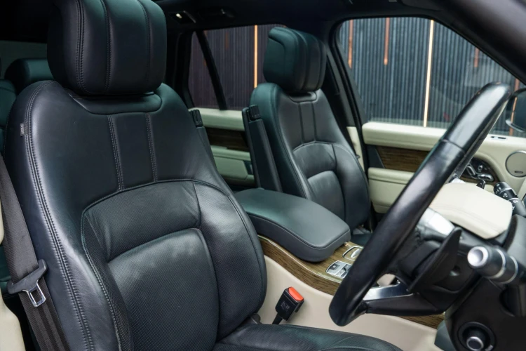 Vehicle Image 12