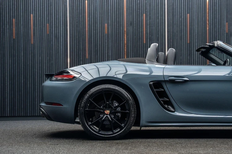 Vehicle Image 21