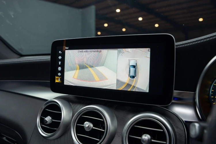 Vehicle Image 8