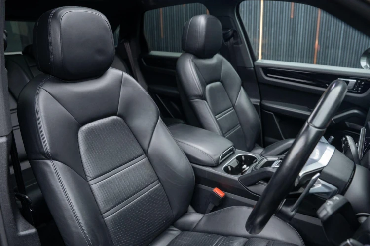 Vehicle Image 12