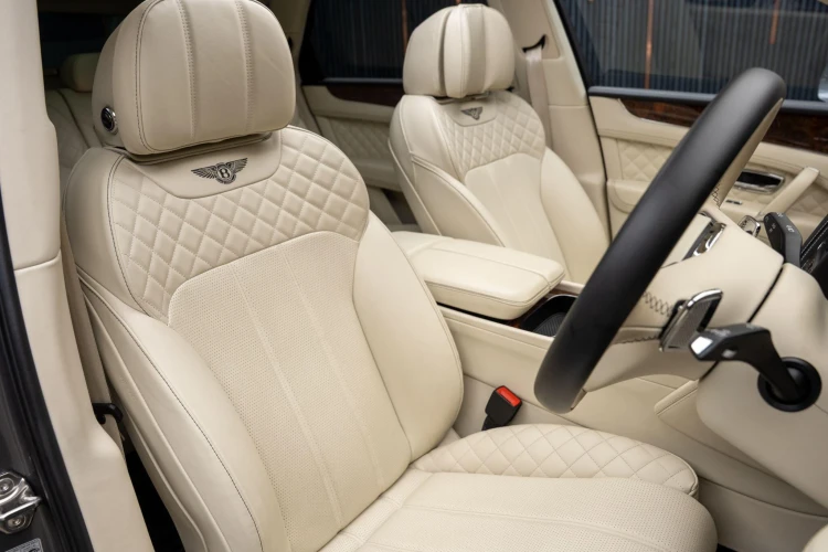 Vehicle Image 12