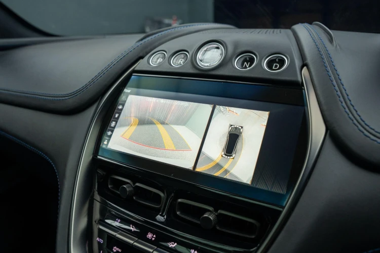Vehicle Image 6