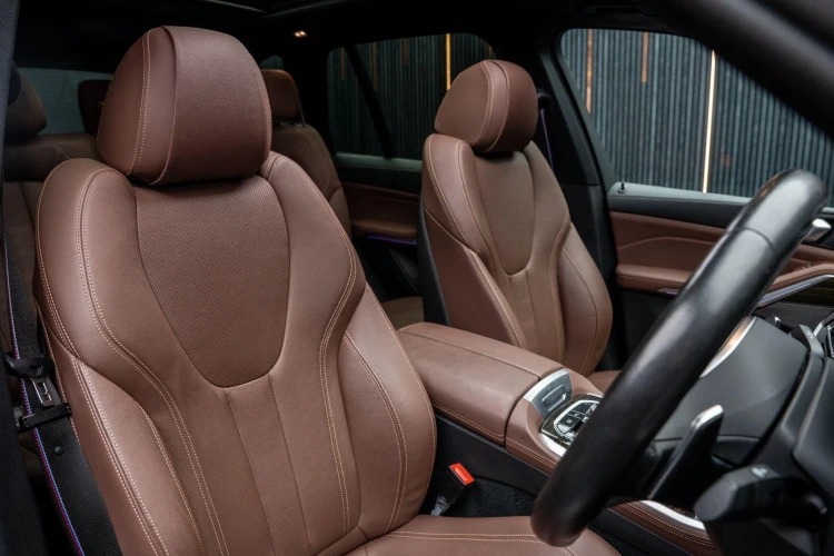 Vehicle Image 12
