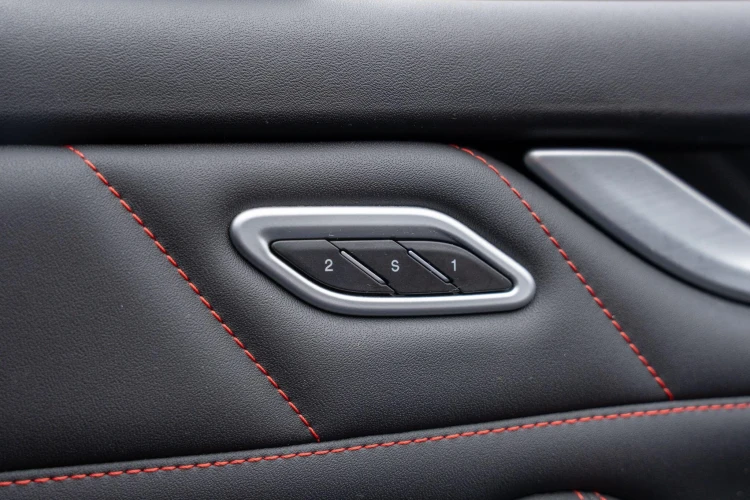 Vehicle Image 16