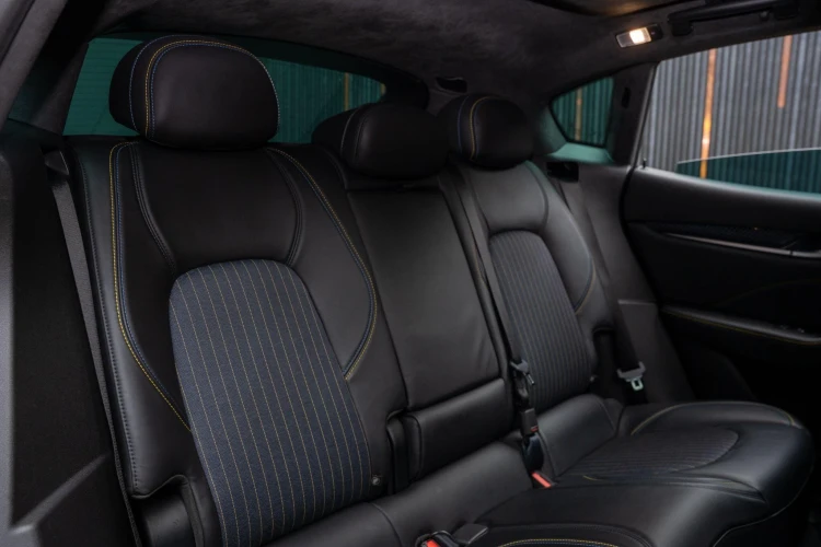 Vehicle Image 14