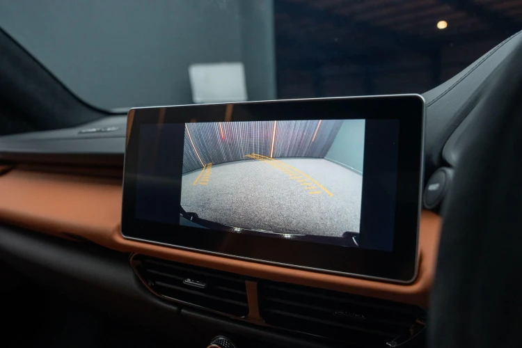 Vehicle Image 8