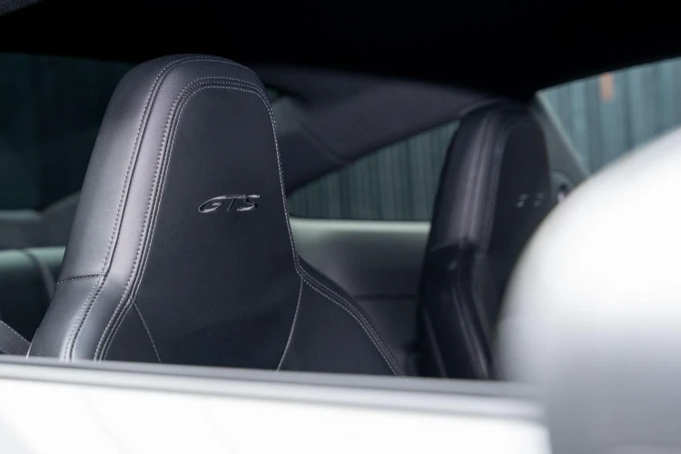 Vehicle Image 16