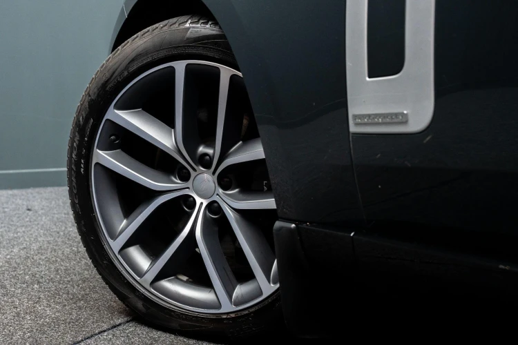 Vehicle Image 13