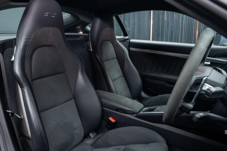 Vehicle Image 12