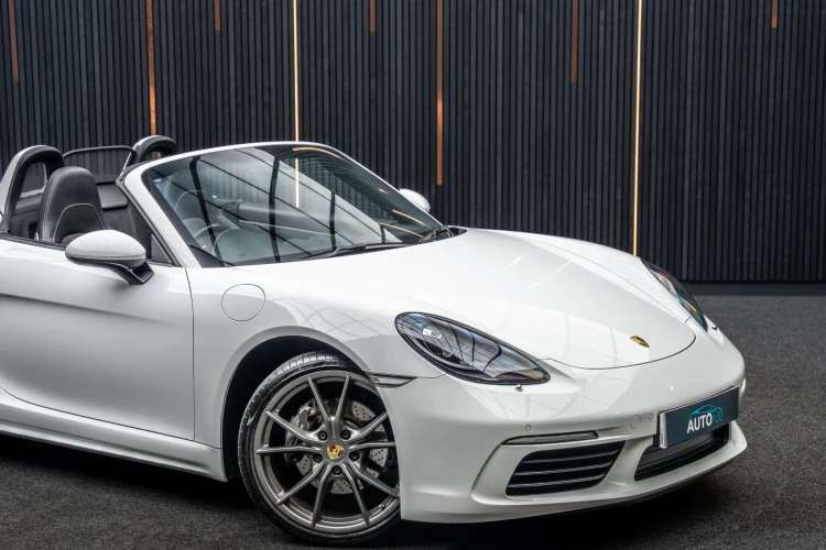 Vehicle Image 11