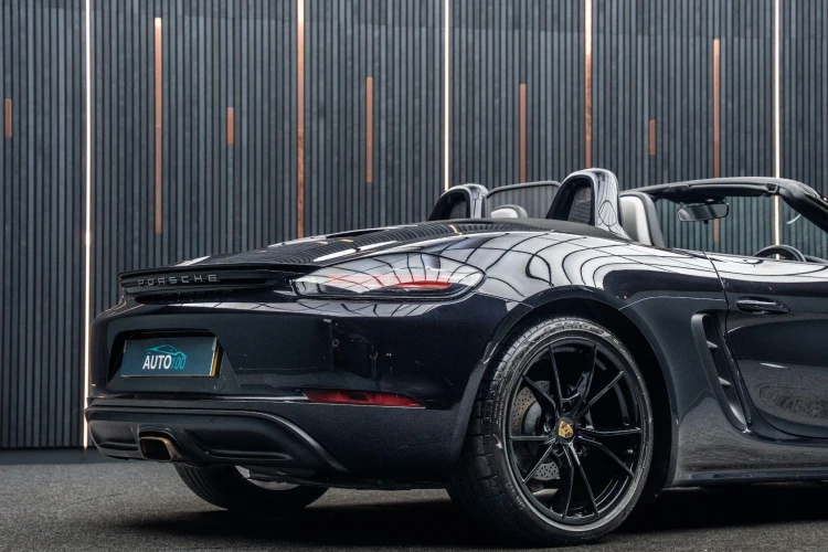 Vehicle Image 23