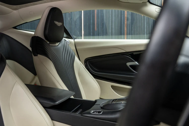 Vehicle Image 14