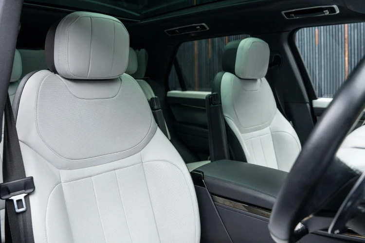 Vehicle Image 12