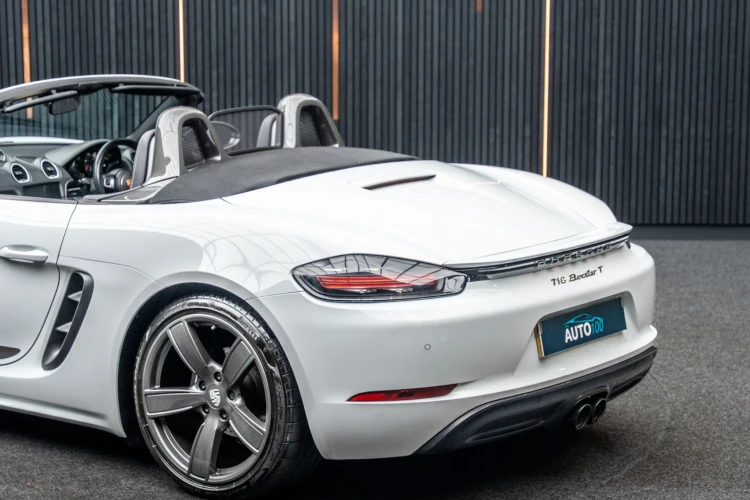Vehicle Image 21