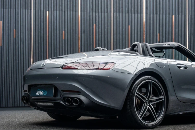 Vehicle Image 25