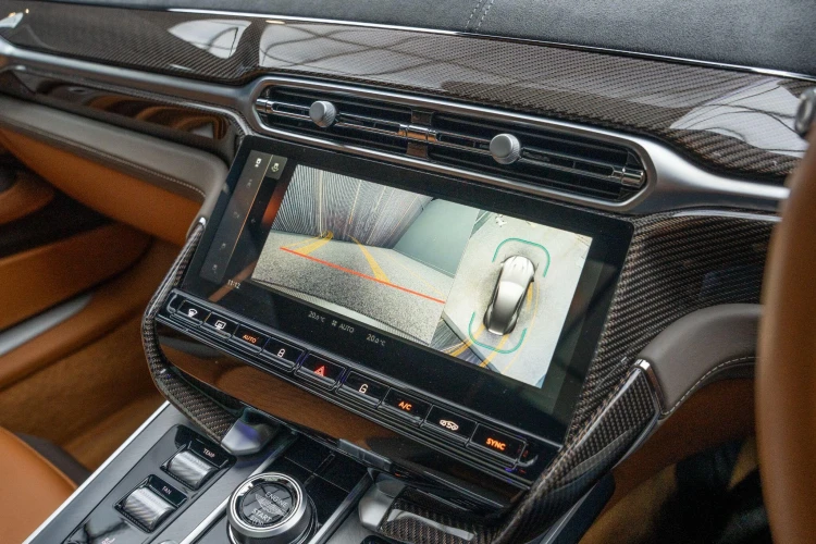 Vehicle Image 12