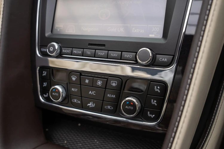 Vehicle Image 30