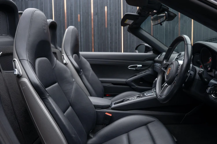 Vehicle Image 12