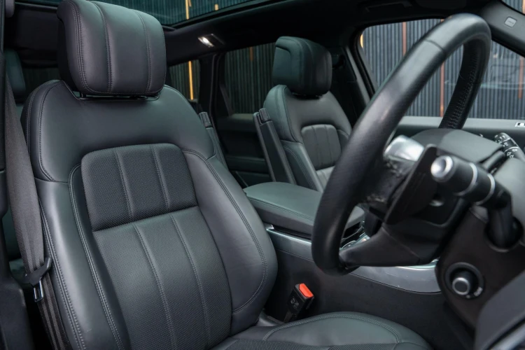 Vehicle Image 12