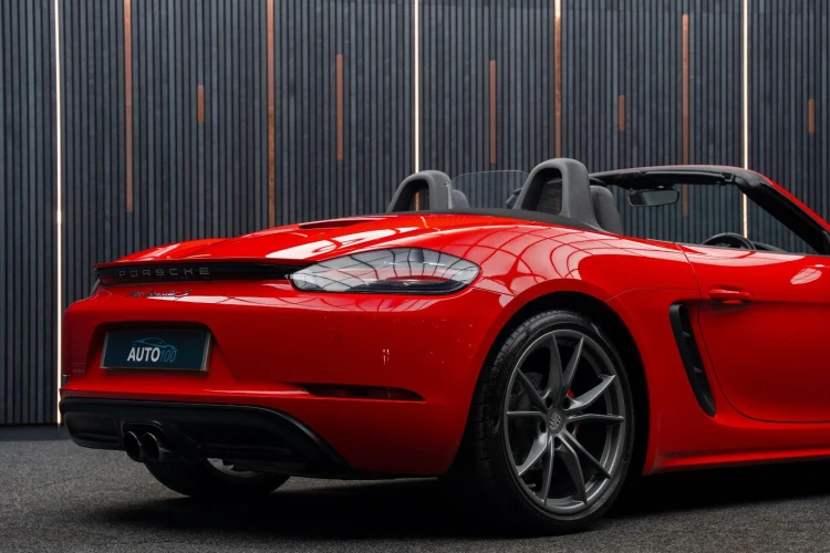 Vehicle Image 23