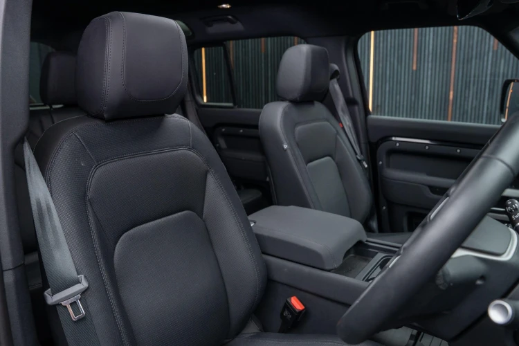 Vehicle Image 12